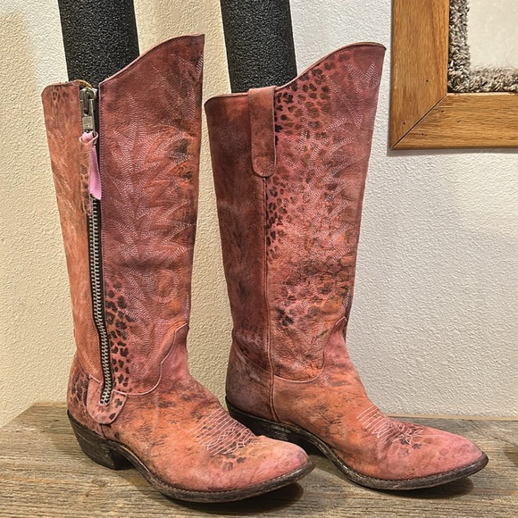 Women’s Old Gringo Pink Leopardito Boots - Picture 2 of 11